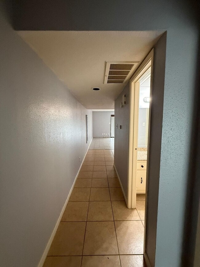 Building Photo - 14777 Wunderlich Dr
