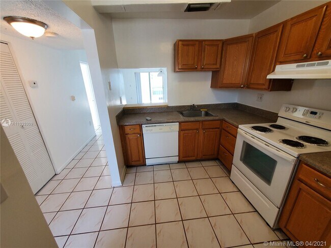 Foto del edificio - 16750 NE 10th Ave