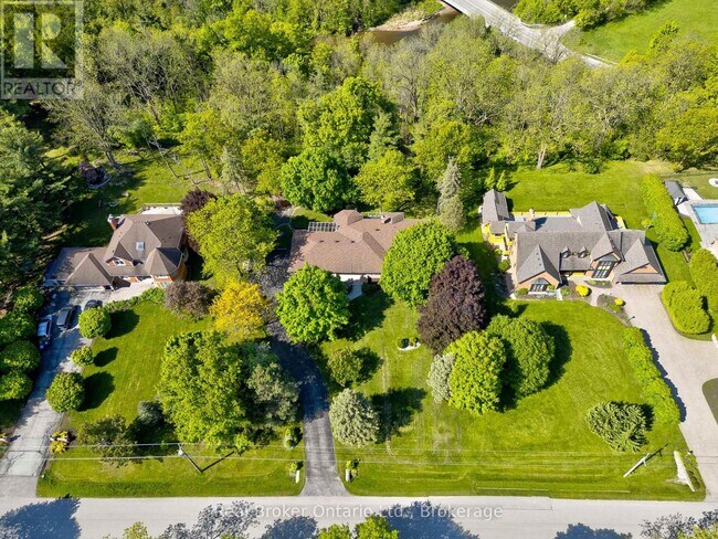 Photo du bâtiment - 10158 Old Pine Crest Rd