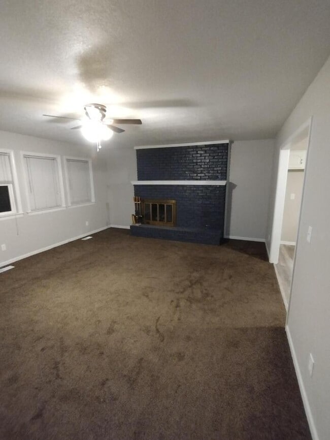 Foto del edificio - Cozy 3 bedroom and 2 full bath with in a huge duplex in Liberty off I -35.