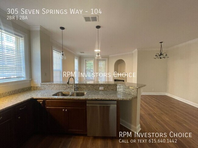 Foto del edificio - 305 Seven Springs Way