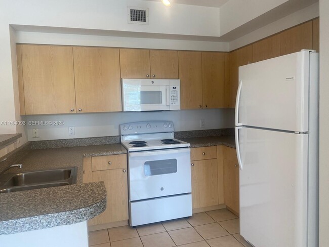 Building Photo - 8070 N Nob Hill Rd