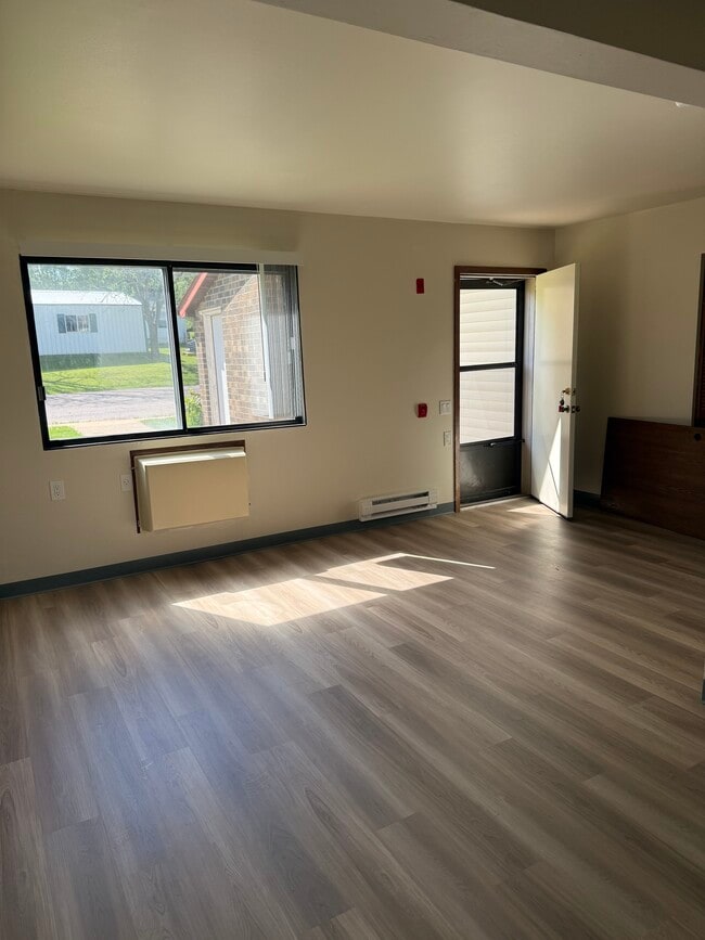 Enjoy a Private Entrance - Town's Edge Apartments