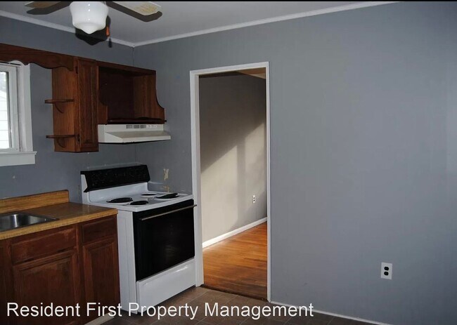 Building Photo - 3 br, 1 bath House - 648 State Circle