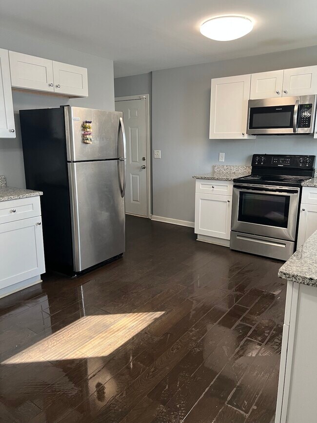 Building Photo - 43 Finch Dr SE