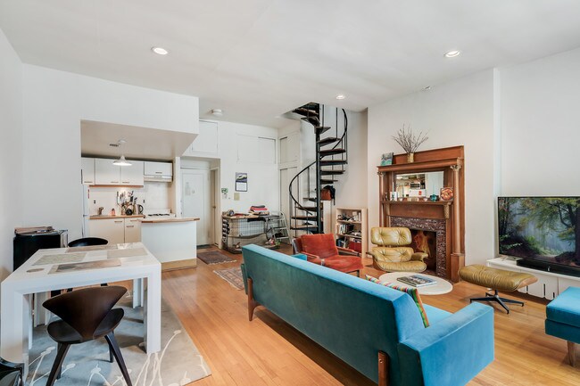 Building Photo - 43 W 85th St