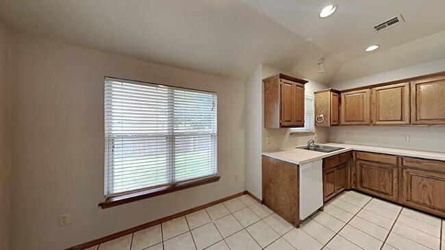 Building Photo - Updated 3 Bedroom 2 Bath Home in Yukon Sch...
