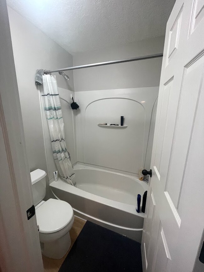 Fotografía del edificio - 139 W Suncrest Ln