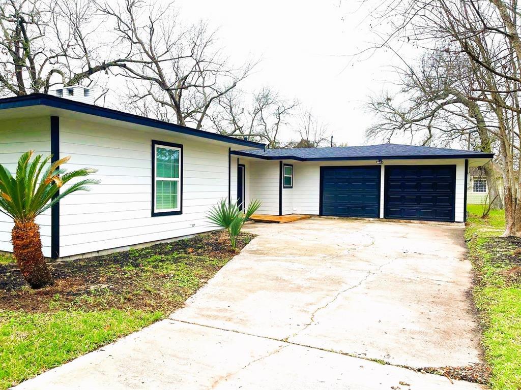 Primary Photo - 300 Lakewood Dr