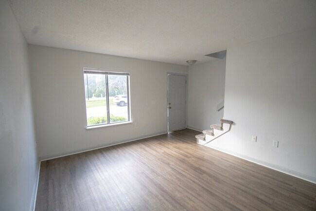 Building Photo - 251 Knight Dr