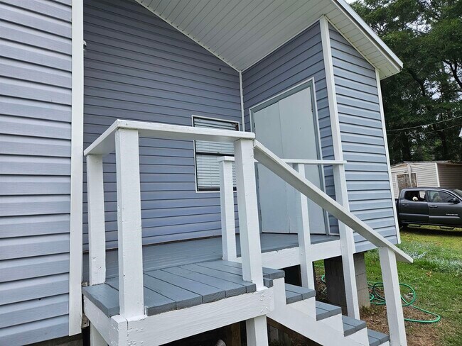 Building Photo - 5960 Blountstown Hwy