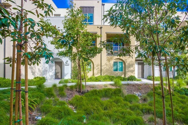 Foto del edificio - Beautiful 4 Bedroom Townhome! Built in 202...