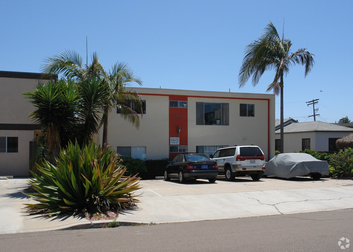 Building Photo - 1061 Chalcedony St