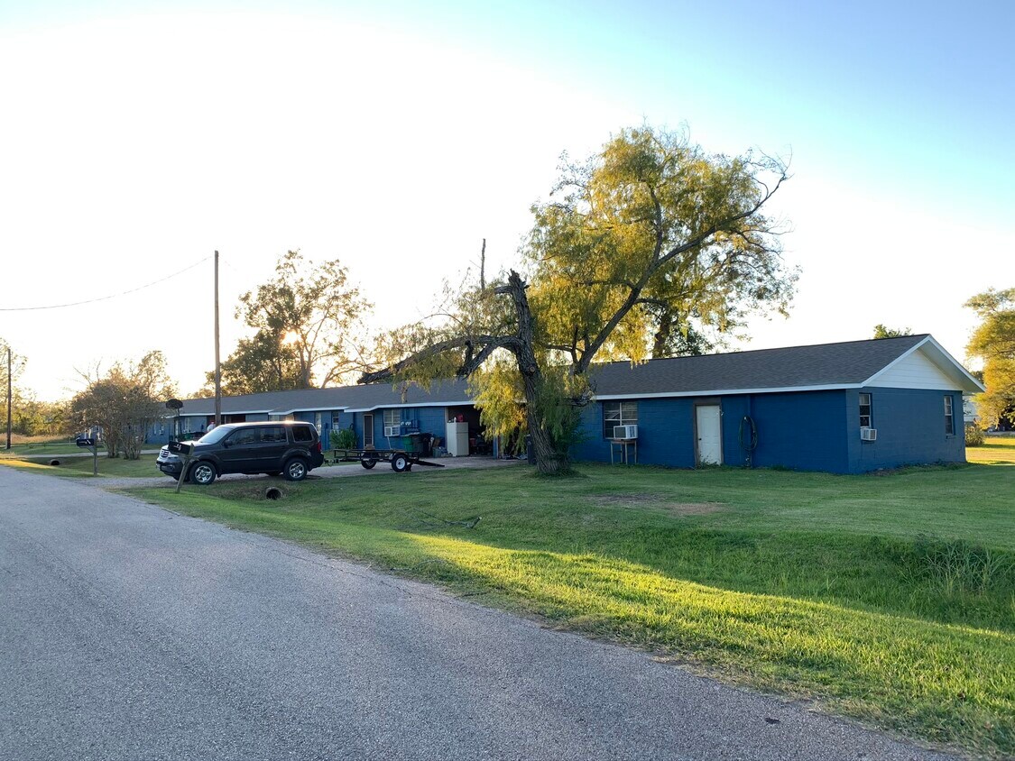 211 Milam St Unit 4, Brazoria, TX 77422 Apartments in Brazoria, TX