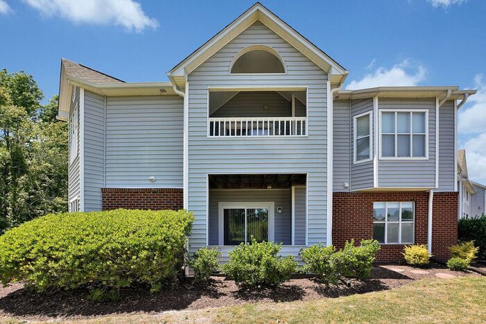 Primary Photo - Breezewood Condo, 2 Brd/2bath, center of W...