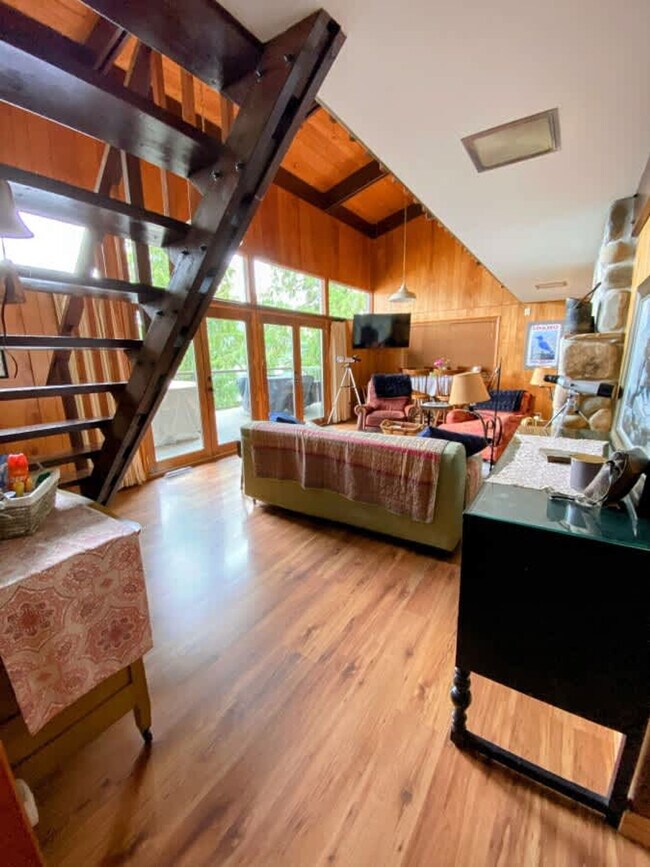 Building Photo - 47 Fawn Dr