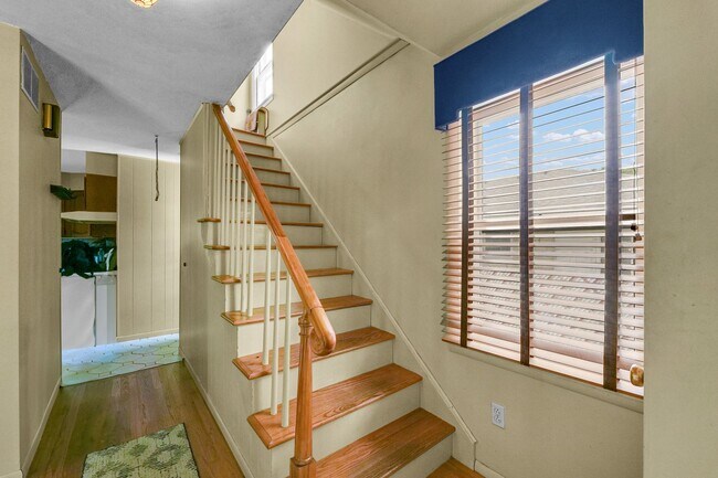 Foto del edificio - 3 Bedroom Home Located Near Shopping, Dini...