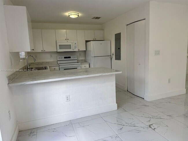 Foto del edificio - 618 SW 2nd Pl