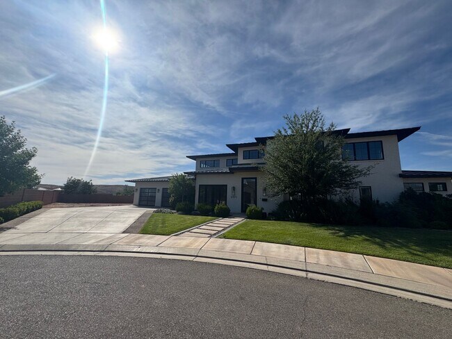 Foto del edificio - Custom Home in LITTLE VALLEY with Hair Studio