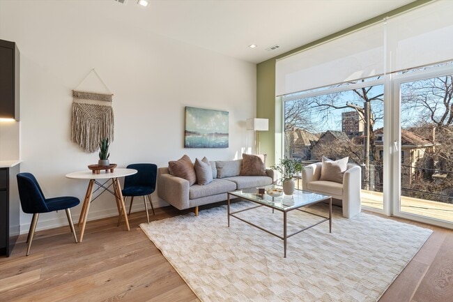 Building Photo - 4513 N Clark St