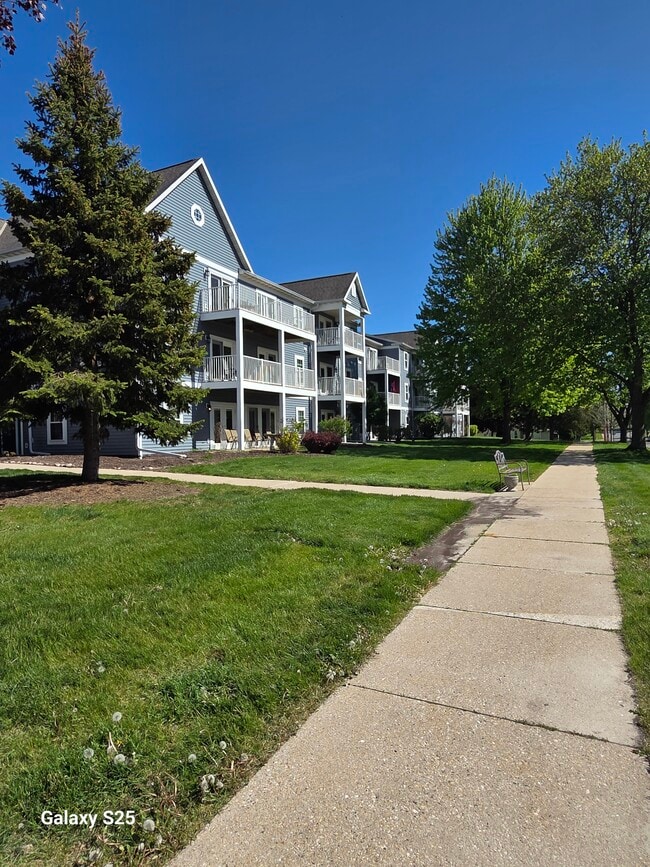 Building Photo - Parkside Village-Delavan