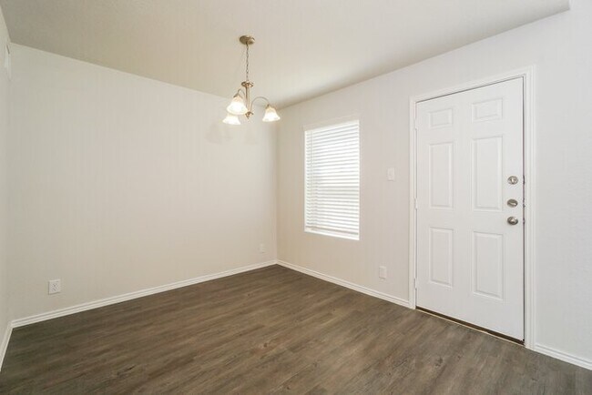 Foto del edificio - 2306 Redlove Dr