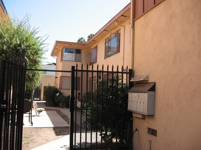 Primary Photo - 4541 Santa Rosalia Dr