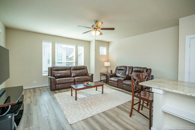 Foto del edificio - 6446 Babcock Rd