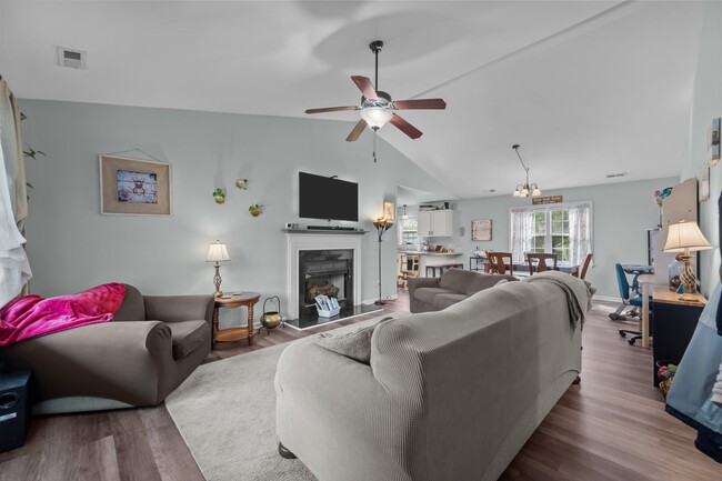 Building Photo - 1006 Hollyfield Ct