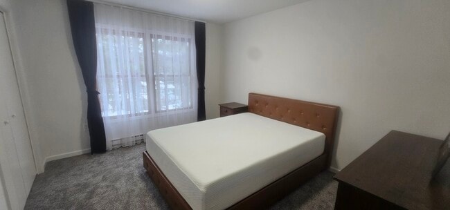 Foto del edificio - 260 Birchwood Dr