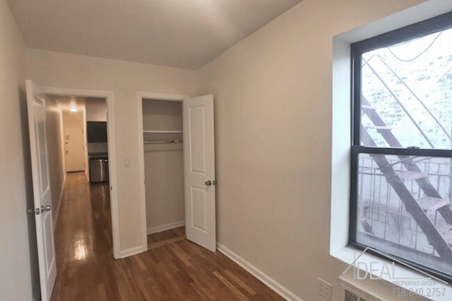Building Photo - 260 Saint James Place #5DR
