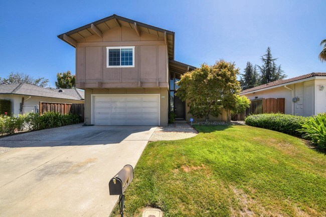 Building Photo - 492 Nuestra Ave
