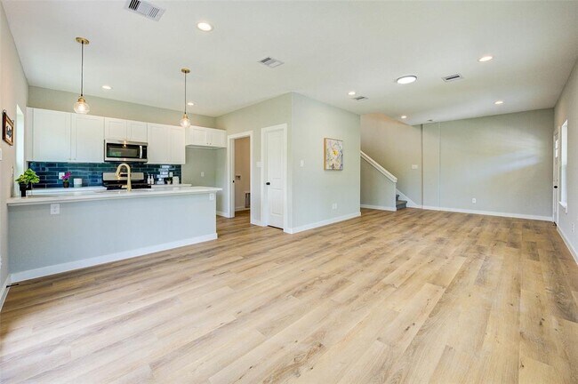 Foto del edificio - 8361 Tate St