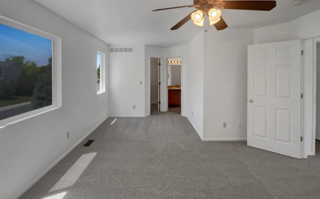 Building Photo - 12660 Eastlake Dr