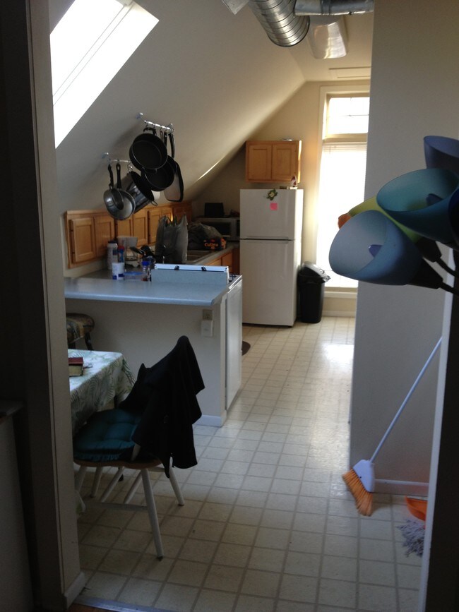kitchen - 543 W Mifflin St