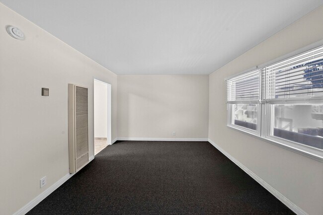 Foto del edificio - 75 Glendora Ave