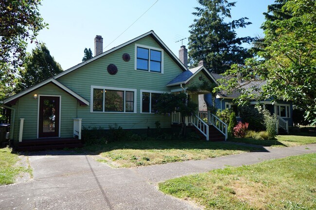 Building Photo - NE Portland 3 bedroom Rose City Park - APP...