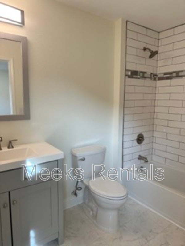 Foto del edificio - 310 68th St SE