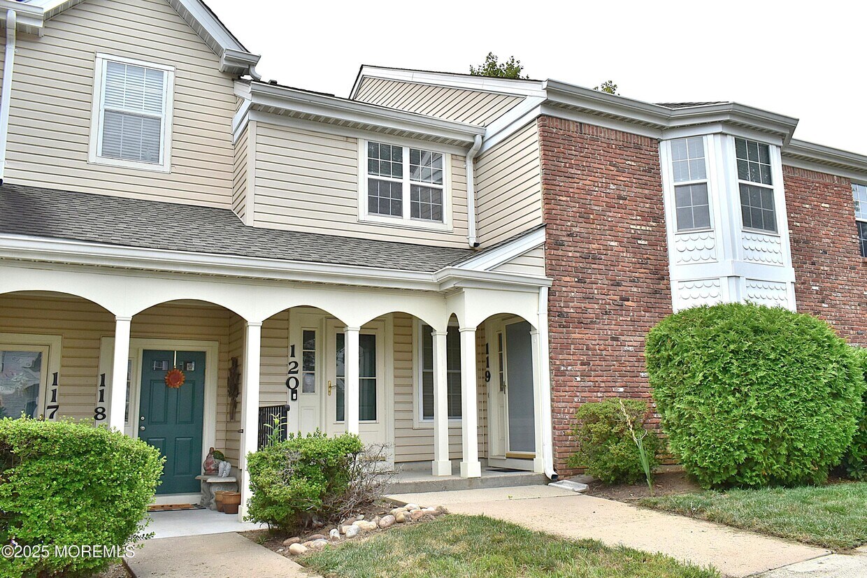 Foto principal - 119 Hyacinth Ln