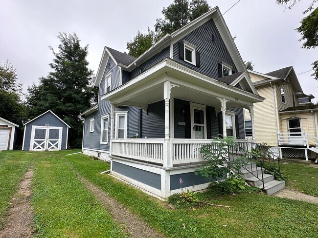 Foto del edificio - 1019 Woodbridge St