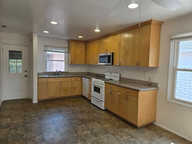 Building Photo - 3 BR / 1.75 BA detached single-family home...