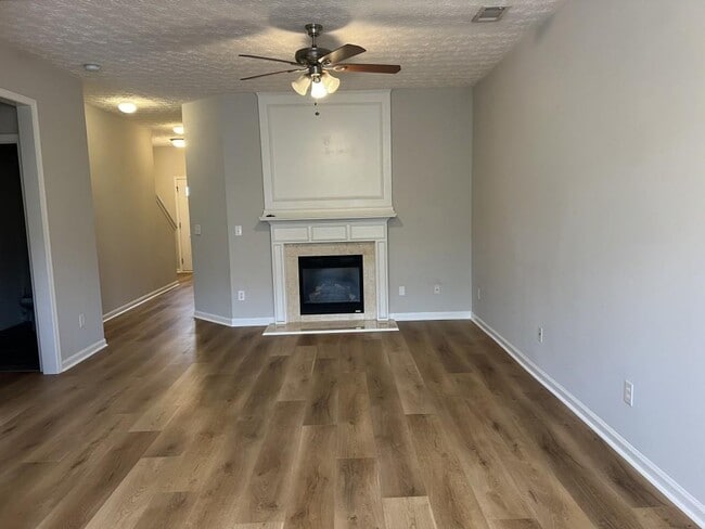 Building Photo - 6614 Splashwater Dr