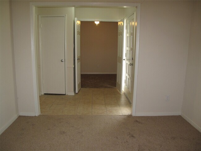 Foto del edificio - 6906 Sandy Knolls Dr