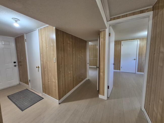Building Photo - 775 Revilo Pl