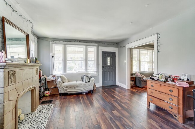 Building Photo - Charming 3-bedroom, 1.5-bathroom