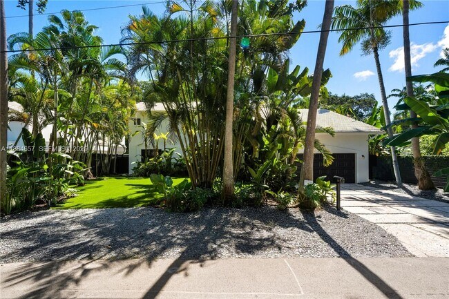 Foto del edificio - 3782 El Prado Blvd