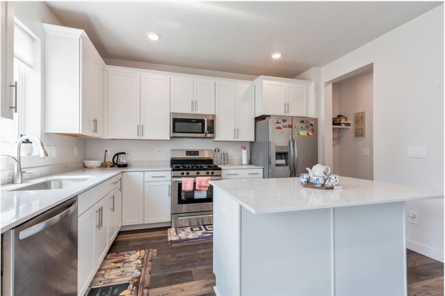 Building Photo - 2701 N Red Clover Cir