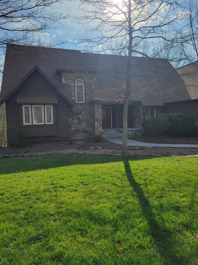 Building Photo - 116 Knollwood Ln