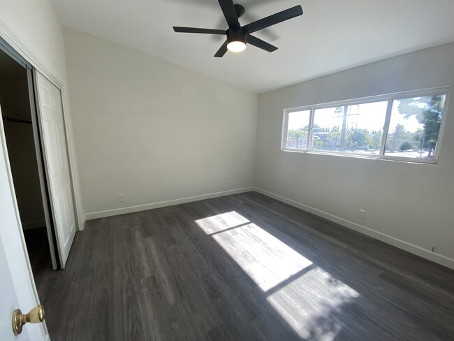 Building Photo - 6551 Woodley Ave