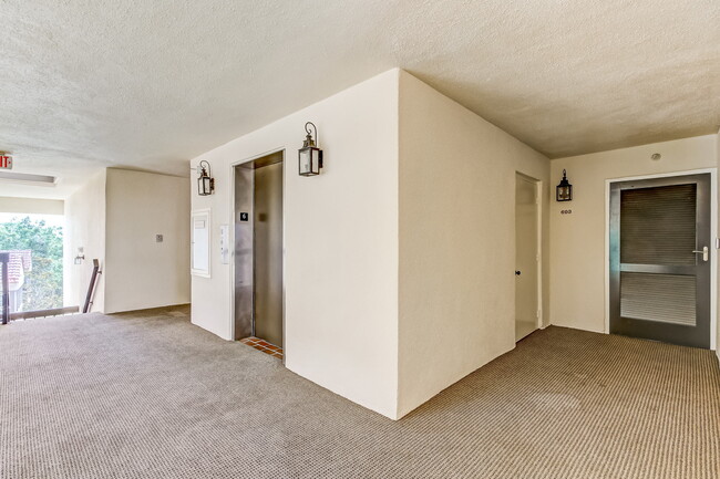 Building Photo - 204 Quayside Cir